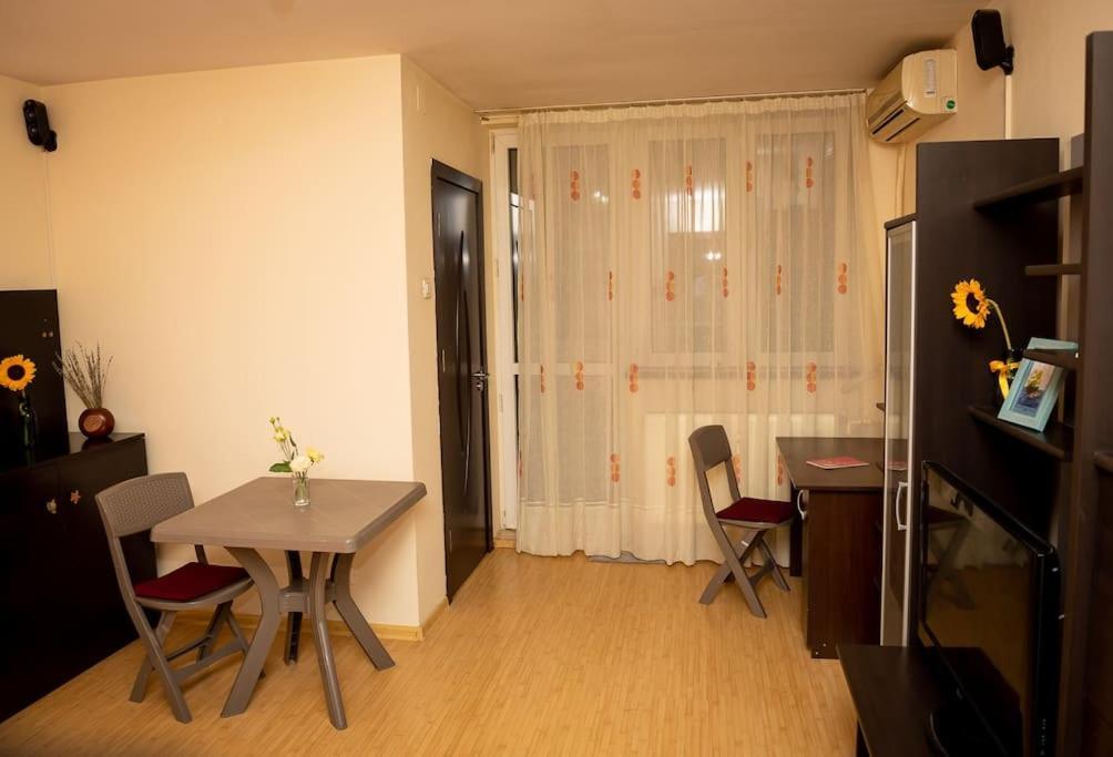 Garsoniera Linistita Zona Vitan Bucareste Exterior foto